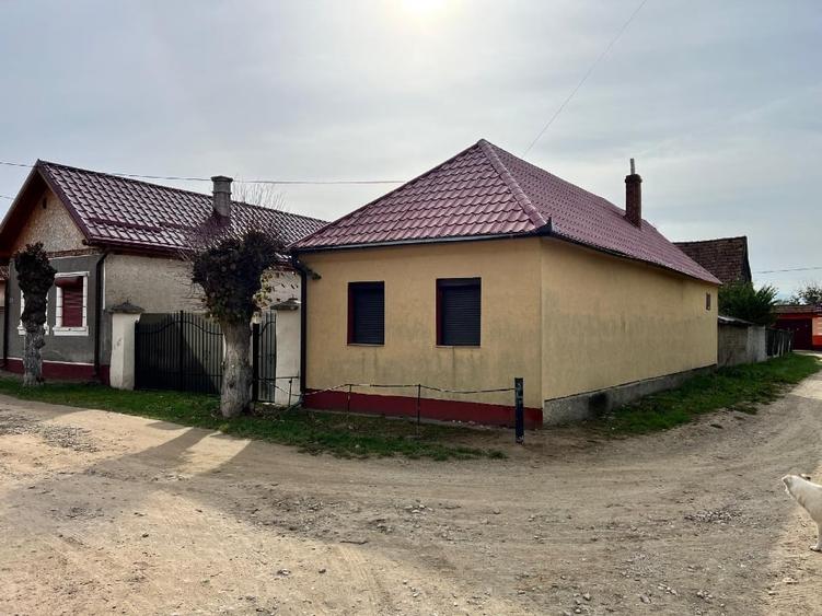 Casă individuală cu 2 camere cu Teren 320 Mp în Ariușd