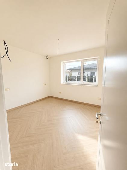 Casă cu 4 camere cu Teren 378 Mp în Păulești