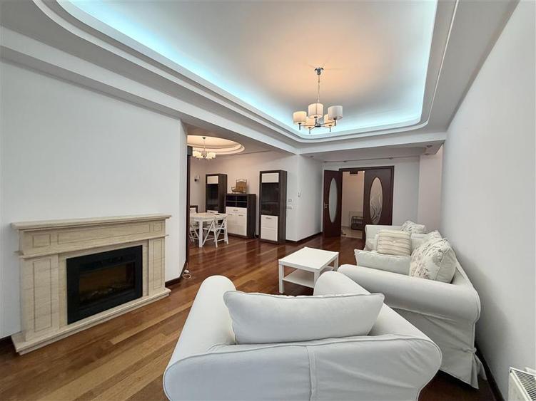 Apartament cu 3 camere decomandat în Herăstrău