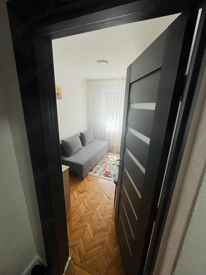 Apartament cu 3 camere semidecomandat în Dacia