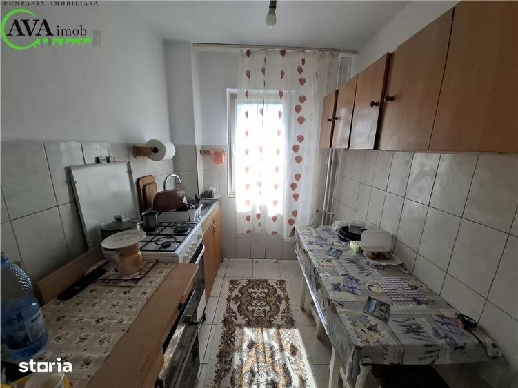 Apartament cu 3 camere semidecomandat în Republicii