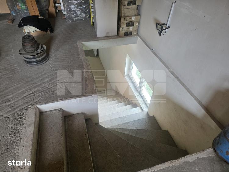 Casă cu 7 camere cu Teren 1000 Mp în Mitocu Dragomirnei