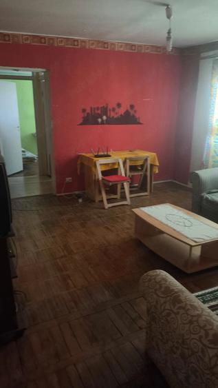 Apartament cu 3 camere semidecomandat în Central