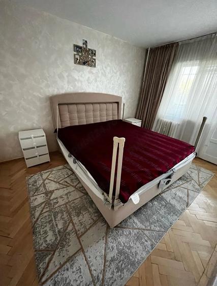 Apartament cu 2 camere semidecomandat în Berceni