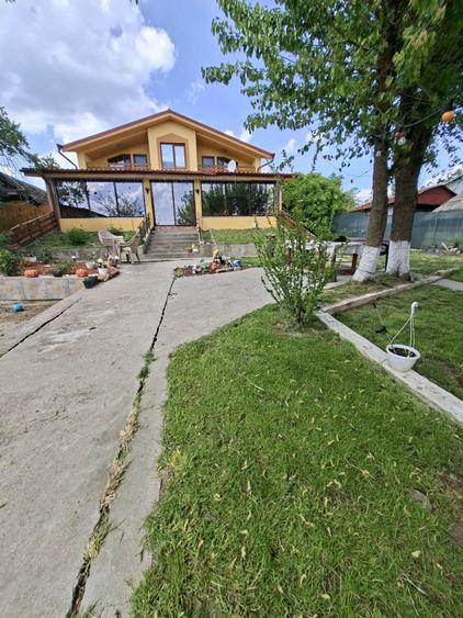 Casă cu 4 camere în Exterior Vest