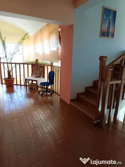 Casă cu 5 camere cu Teren 698 Mp în Albert