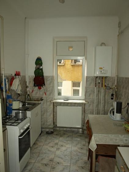 Apartament cu 3 camere semidecomandat în Armeneasca