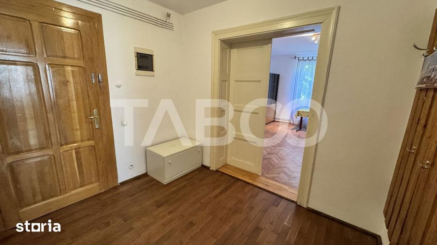 Apartament cu 3 camere nedecomandat, mobilat în Central
