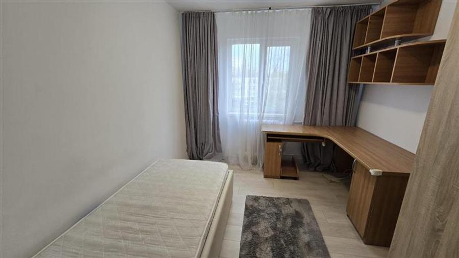 Apartament cu 3 camere semidecomandat, mobilat în Alexandru Obregia