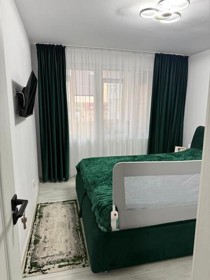 Apartament cu 3 camere semidecomandat în Central