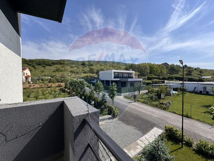 Duplex cu 6 camere cu Teren 500 Mp în Rădaia