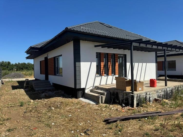 Casă individuală cu 4 camere cu Canalizare în Central