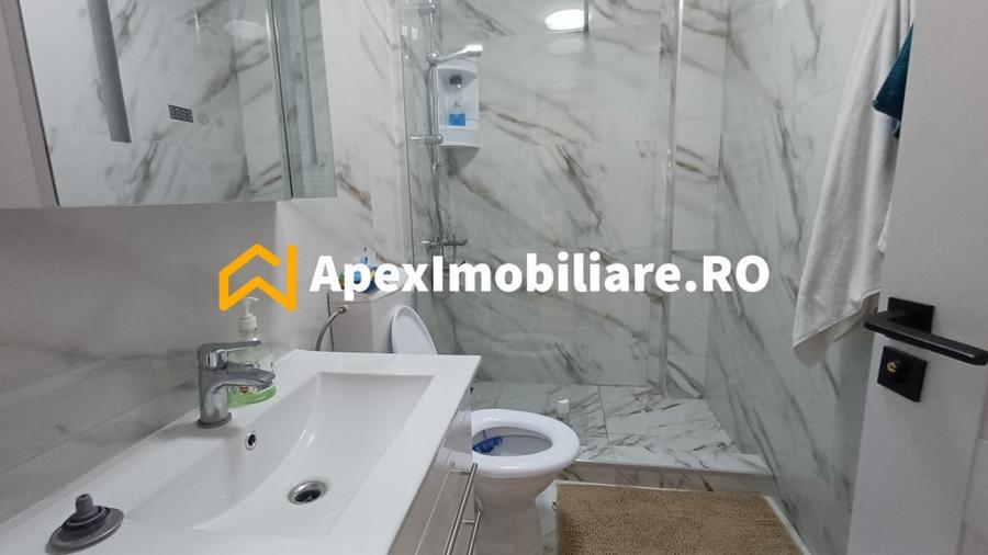 Apartament cu 3 camere semidecomandat în Moșilor