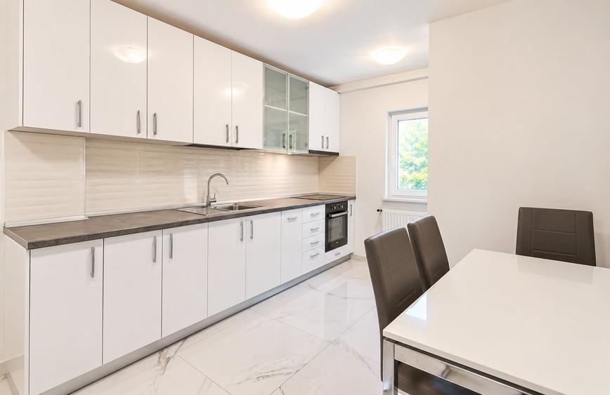 Apartament cu 4 camere semidecomandat, mobilat în Zorilor