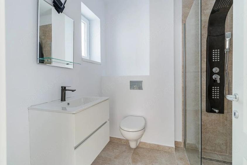 Apartament cu 3 camere semidecomandat în 1 Decembrie