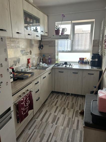 Apartament cu 3 camere semidecomandat în Central