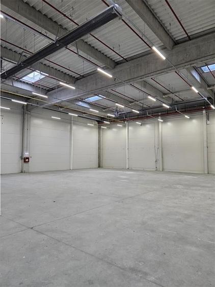Spațiu industrial, de 900 mp, în Est