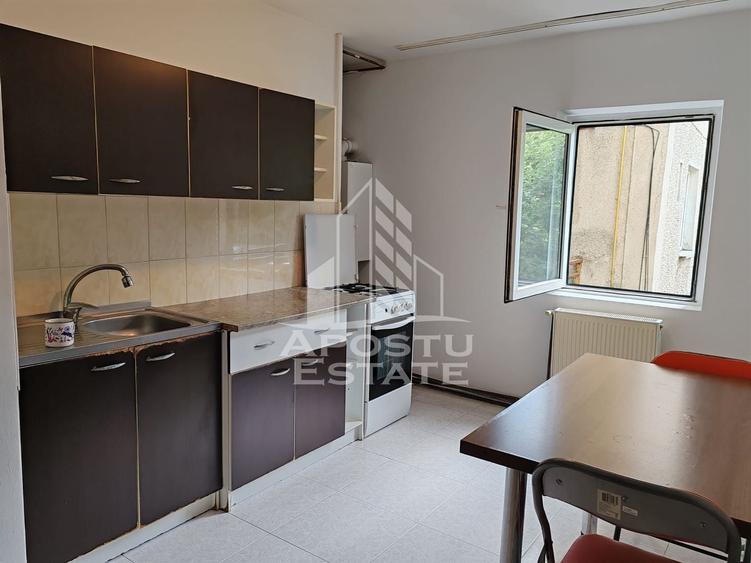 Apartament cu 2 camere decomandat, mobilat în Lunei