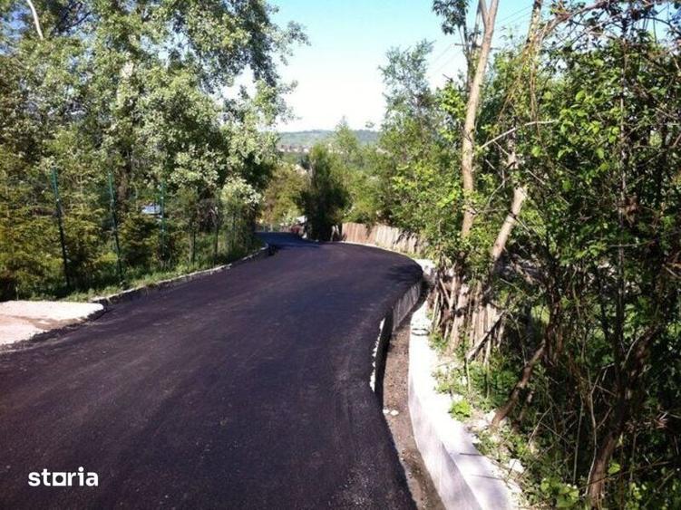 Teren de 4900 mp, în Poiana
