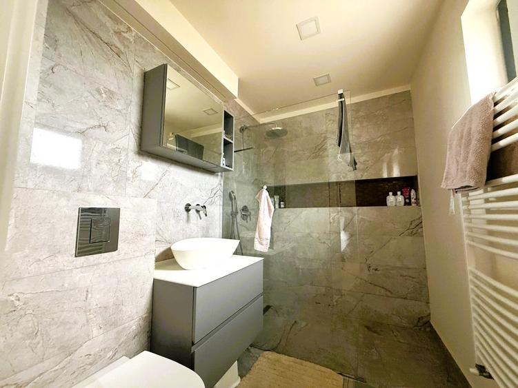 Apartament cu 4 camere în Iancu Nicolae