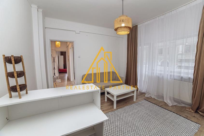 Apartament cu 4 camere semidecomandat în Armeneasca