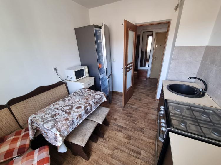 Apartament cu 3 camere decomandat în Cetate