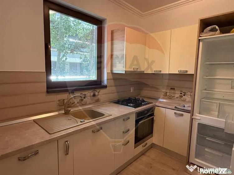 Apartament cu 3 camere decomandat în Aviației