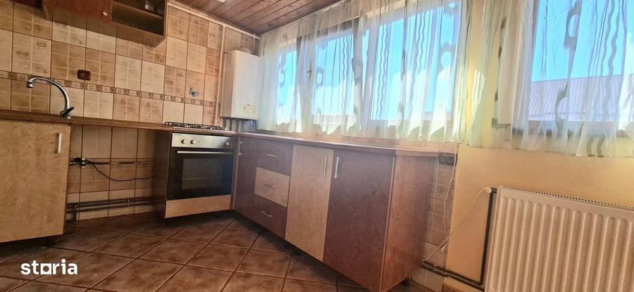 Apartament cu 3 camere, mobilat în Central