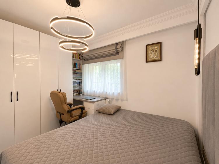 Apartament cu 4 camere semidecomandat în Tomis Nord