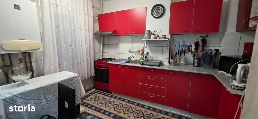 Apartament cu 3 camere decomandat în Republicii