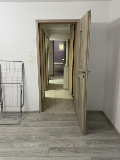 De vanzare apartament 2 camere decomandat 62mp utili parter inalt 2 bai - 1