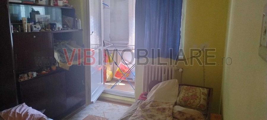 Apartament cu 4 camere semidecomandat în Dacia