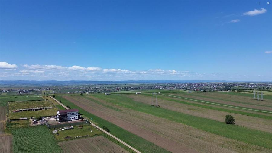 Teren Construcții intravilan de 36977 mp, în Periferie