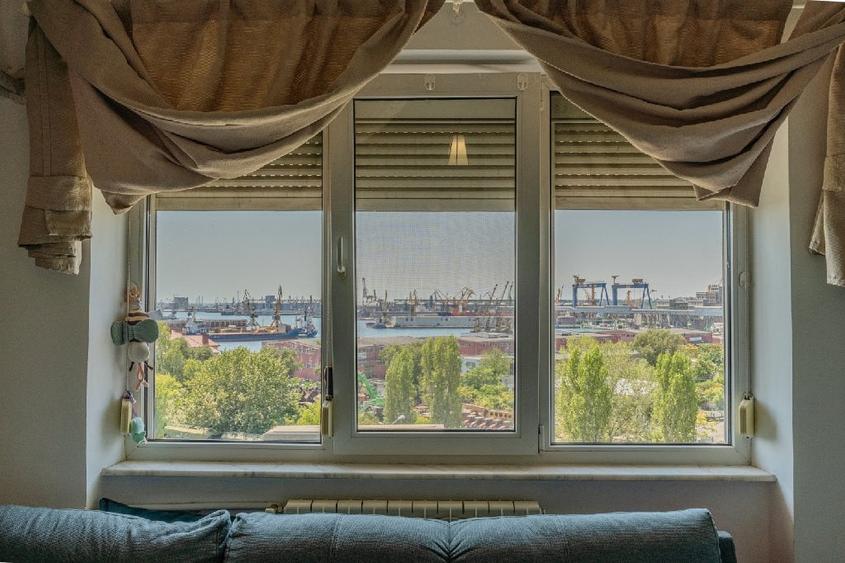 Apartament cu 3 camere semidecomandat în Cazino