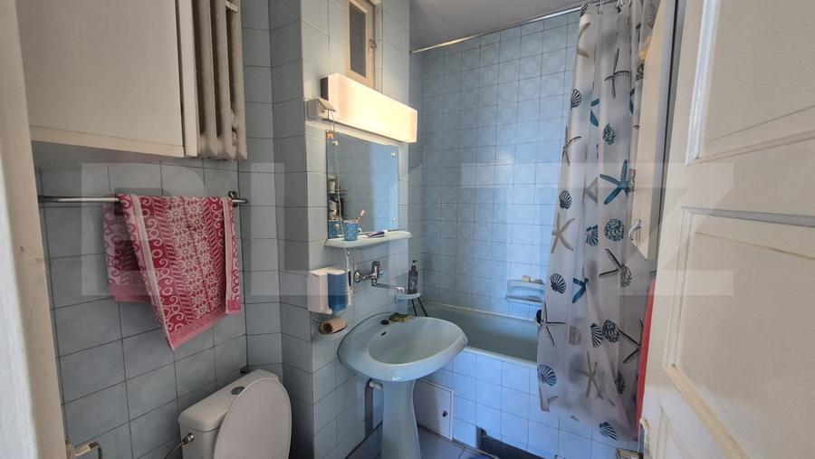 Casă individuală cu 12 camere cu Canalizare în Semicentral