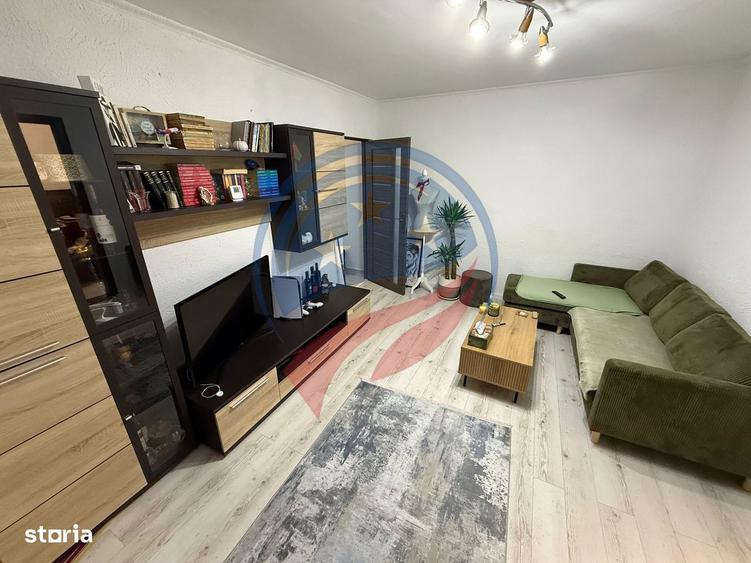 Apartament cu 2 camere semidecomandat în Craiovița Nouă