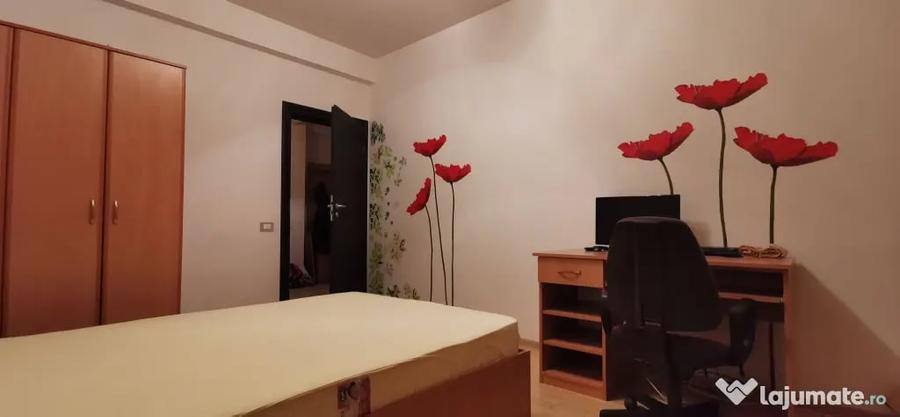 Garsonieră decomandată în Roșu