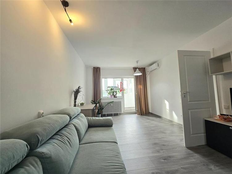 Apartament cu 2 camere decomandat în Parcul Carol