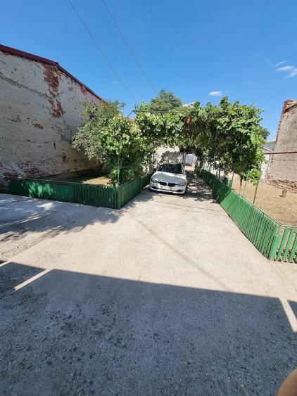 Casă cu 2 camere cu Teren 446 Mp în Rahova