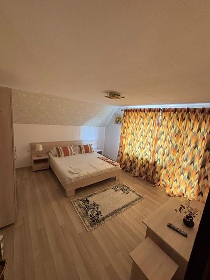 Casă cu 2 camere cu Teren 40000 Mp în Poiana Mărului