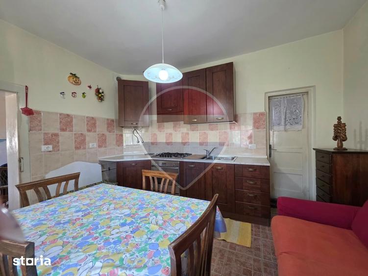 Casă cu 4 camere cu Teren 936 Mp în Central