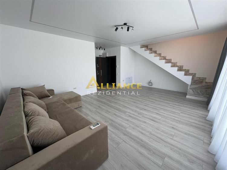 Penthouse cu 3 camere decomandat în Apărătorii Patriei