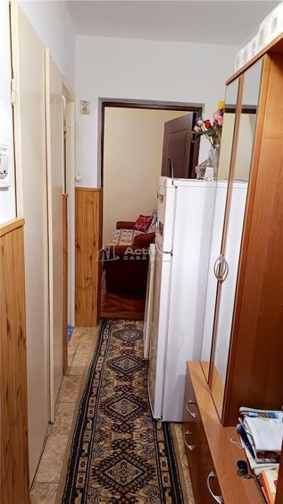 Apartament cu 2 camere semidecomandat în Moldova Nouă