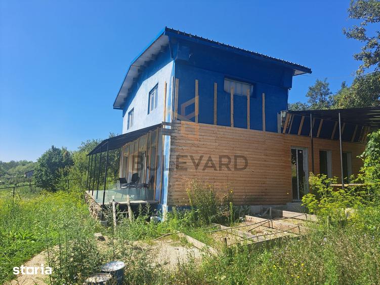 Casă cu 5 camere cu Teren 4700 Mp în Zimbor