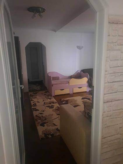 Apartament cu 3 camere în Cantemir