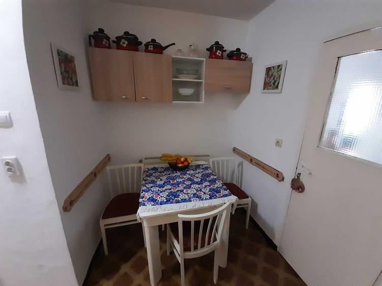 Apartament cu 4 camere decomandat în Criș