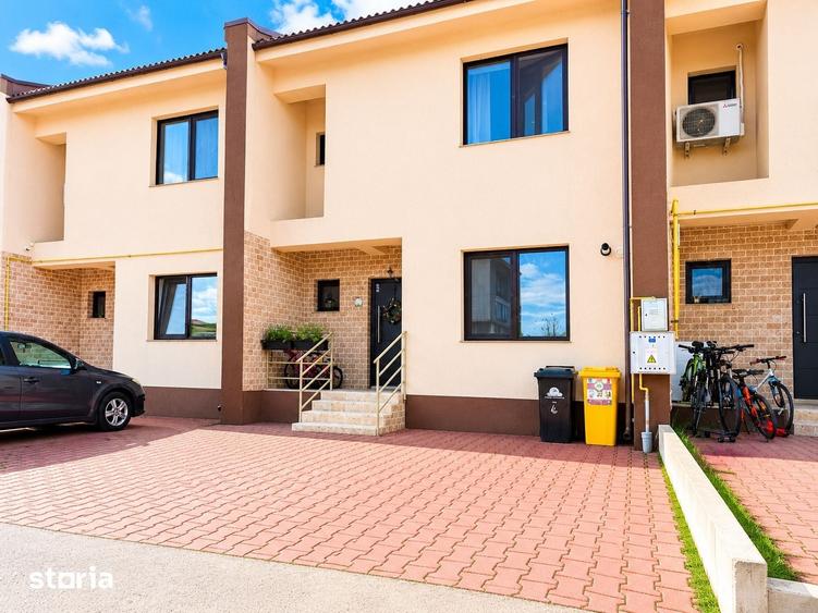 Casă cu 4 camere cu Teren 160 Mp în Palazu Mare
