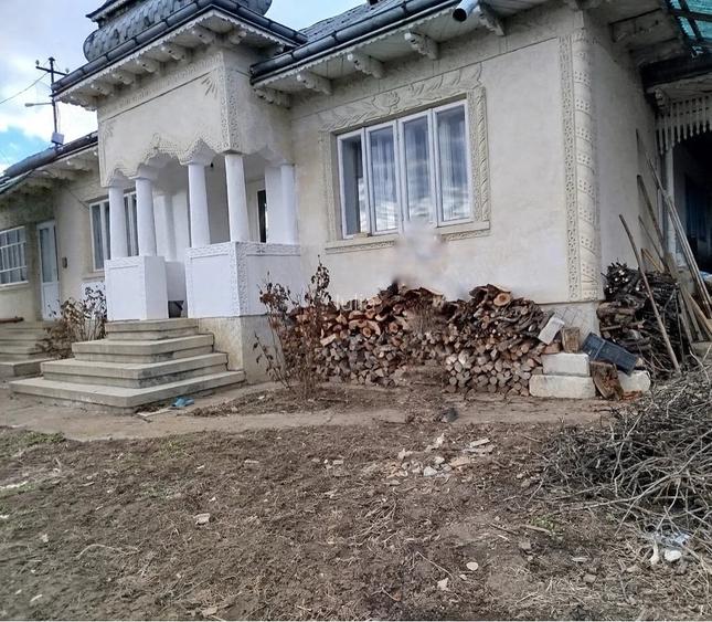Casă cu 3 camere cu Teren 871 Mp în Grumăzești
