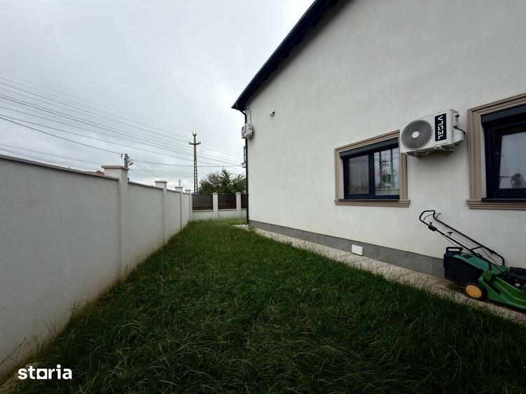 Casă cu 5 camere cu Teren 300 Mp în Sânmihaiu Român