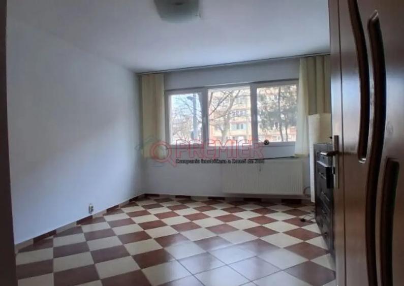 Garsonieră decomandată, mobilată în Cantemir
